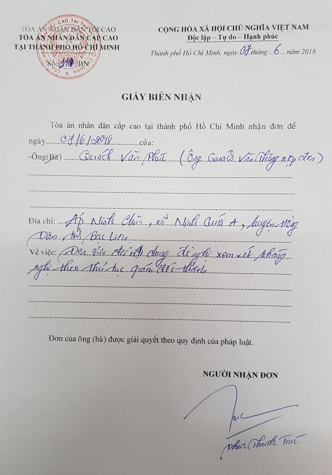 Theo ông Phúc, đây là lần thứ 4 gia đình ông làm đơn yêu cầu TAND Cấp cao tại TP HCM kháng nghị theo thủ tục giám đốc thẩm suốt hơn 1 năm qua. Tính ra vụ tranh chấp đã kéo dài 1 thập kỷ