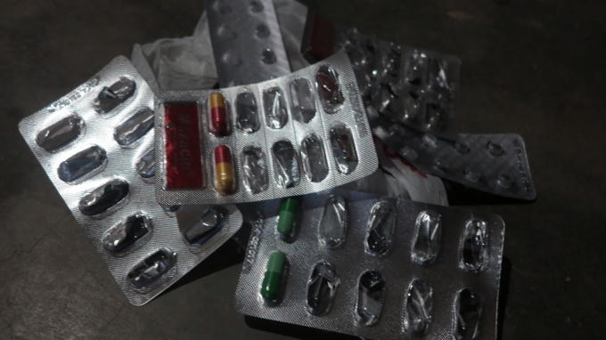 Số thuốc mà cháu Diễm Phương đã uống sau khi biết tin cơ quan điều tra không khởi tố vụ án và kẻ làm hại đời cháu vẫn nhởn nhơ ngoài vòng pháp luật.