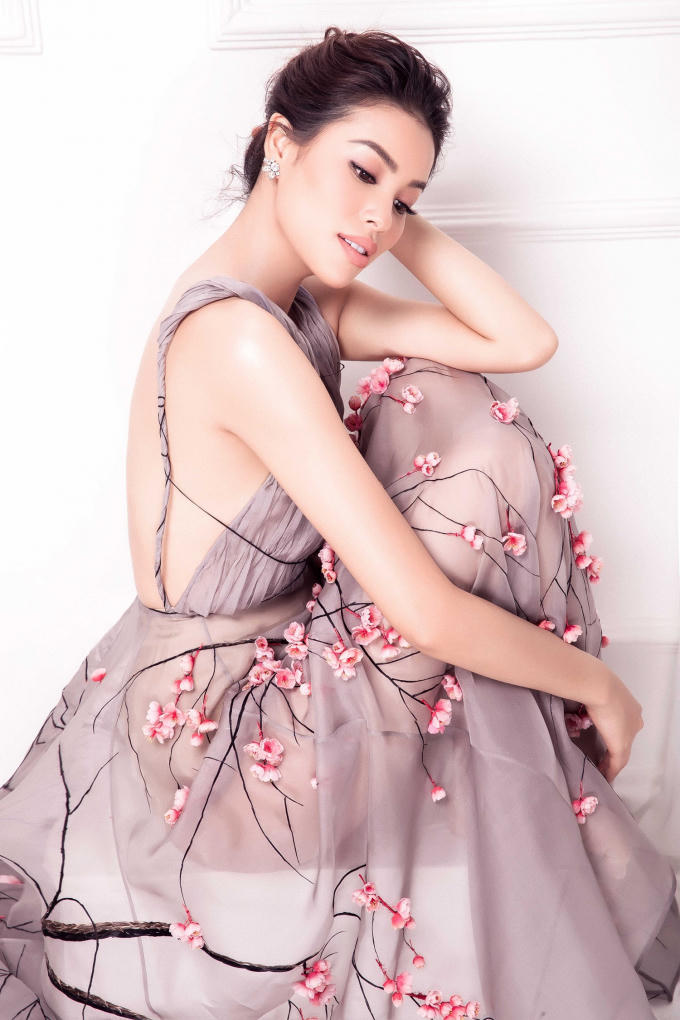 Vượt qua mọi tin đồn, Phạm Hương khoe phong th&aacute;i sang chảnh c&ugrave;ng lời nhắn