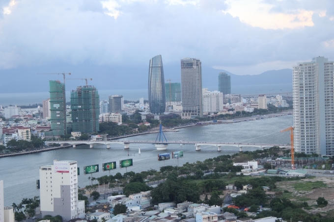 Hiện tại, Đ&agrave; Nẵng vẫn đang băn khoăn giữa việc lựa chọn x&acirc;y dựng cầu vượt hay hầm chui qua s&ocirc;ng H&agrave;n. Ảnh V&acirc;n Trương.