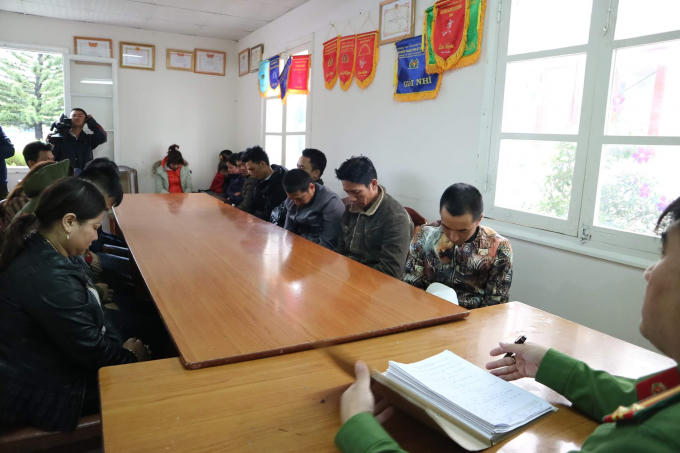 Các đối tượng tại cơ quan công an.