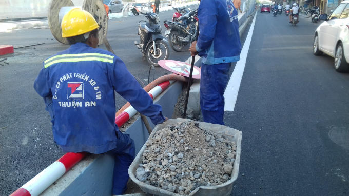 Cận cảnh cầu vượt dầm thép An Dương - Nghi Tàm trước ngày thông xe