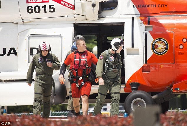 Hai m&aacute;y bay chiến đấu của Mỹ đ&acirc;m nhau tr&ecirc;n kh&ocirc;ng