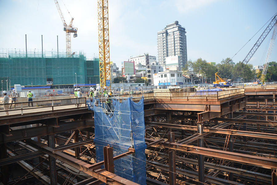 Gói thầu CP1a - đoạn ngầm từ ga Bến Thành đến ga Nhà hát Thành phố - khởi công tháng 11/2016 (ảnh ga Bến Thành: MAUR)