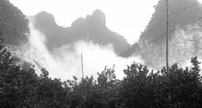 Bụi trắng bao phủ mỗi lần nổ mìn tại mỏ đá Hoàng Đạt.