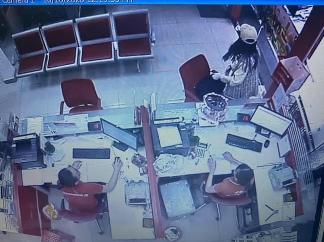 Vụ việc được camera an ninh ghi lại.