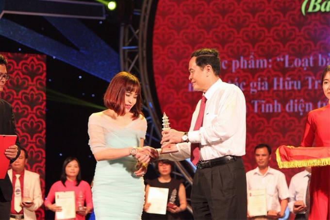 Đặc biệt, tháng 6/2016, chị đã Vinh dự nhận được giải C giải báo chí quốc gia - Do Hội nhà báo Việt Nam khen tặng với loạt bài “Than tặc hoành hành tại Quảng Ninh”. Cùng với đó là rất nhiều những bài viết ấn tượng, với những pha nhập vai đầy ly kì và nguy hiểm.