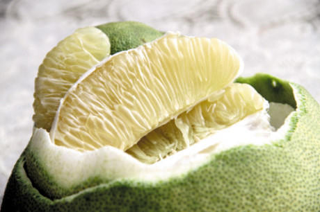 Bưởi không chỉ giúp bạn giảm cân mà còn giúp bạn có làn da trắng mịn.