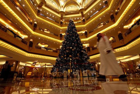Chỉ riêng cây thông đã có giá 10.000 USD. Ảnh: Getty Images.