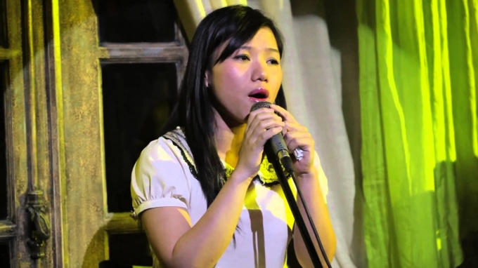 Thùy Chi giản dị và có phần "kém sắc" so với các ca sỹ khác.