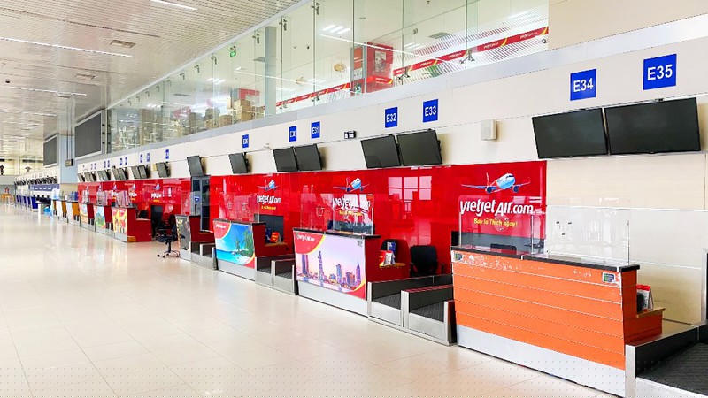 Sân bay Nội Bài vắng khách vì ảnh hưởng dịch COVID-19. Ảnh: V.LONG