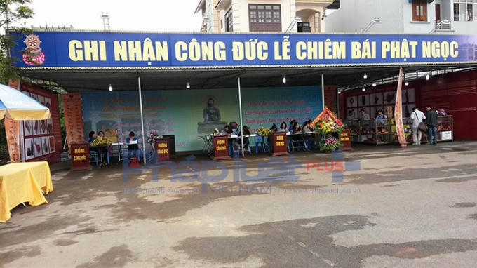 Chùa Hồng Phúc được cung thỉnh Phật Ngọc Hòa bình Thế giới trước khi tôn tượng quay trở về nước Úc để an vị vĩnh viễn.