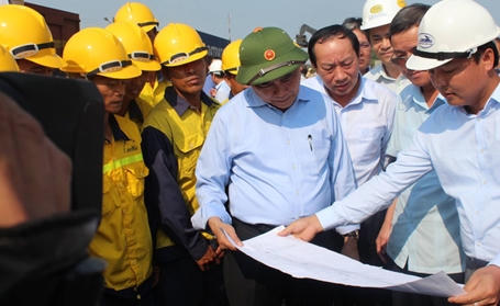 Sáng 3/42016, đoàn công tác do Phó Thủ tướng Chính phủ Nguyễn Xuân Phúc dẫn đầu tới kiểm tra tiến độ thi công cầu Ghềnh mới ở Đồng Nai - cây cầu bị sà lan tông sập 2 nhịp. Sau khi kiểm tra, Phó Thủ tướng chỉ đạo, việc xây dựng cầu mới phải đảm bảo chất lượng, an toàn, lâu dài.