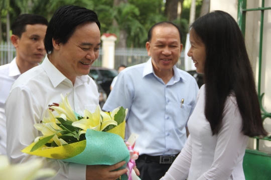 Bộ trưởng Bộ GD-ĐT làm việc tại Trường THPT Lê Quý Đôn.