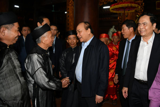 Thủ tướng Nguyễn Xu&acirc;n Ph&uacute;c dự ng&agrave;y hội Đại đo&agrave;n kết to&agrave;n d&acirc;n tộc tại huyện Việt Y&ecirc;n