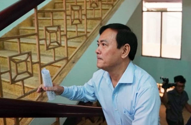 Xét xử vụ dâm ô bé gái trong thang máy: Linh “nựng” chạy như bay trốn trong nhà vệ sinh