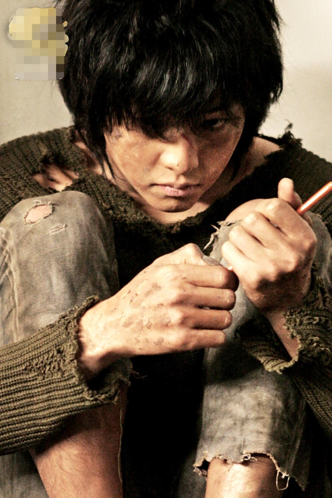 Song Joong-Ki trong tạo hình nhân vật người sói.