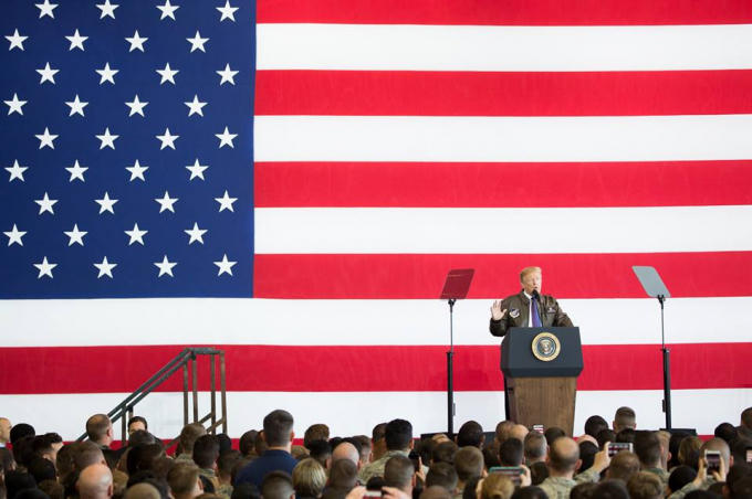 Ông Trump đã có cuộc gặp gỡ và giao lưu với các quân nhân Mỹ đang làm nhiệm vụ tại Nhật Bản.