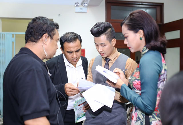 MC Nguyên Khang giãi bày về những sự cố tại Lễ trao giải Cánh diều 2016