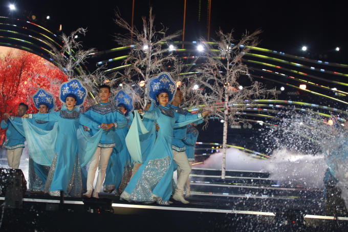 Nước Nga xinh đẹp được tái hiện qua ca khúc Sông Volga xinh đẹp” qua giọng ca trầm ấm, hào sảng của ca sỹ Trọng Tấn.