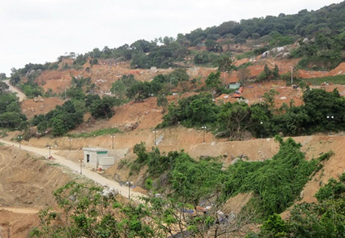 B&aacute;n đảo Sơn Tr&agrave; đang bị băm n&aacute;t.