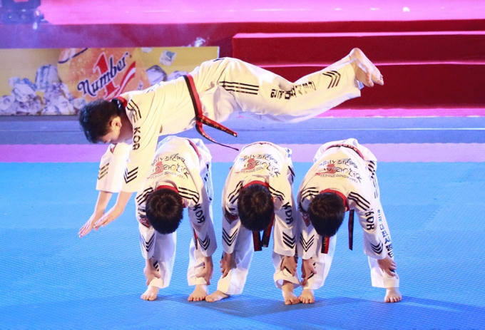 Màn biểu diễn Taekwondo của các em thiếu nhi Hàn Quốc.