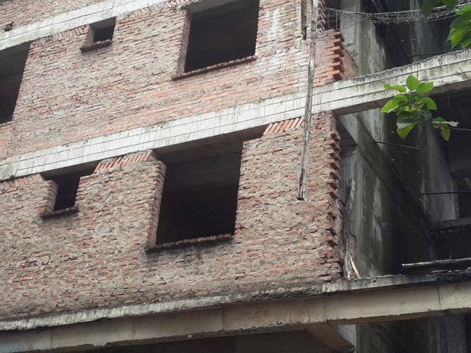 Tuy nhiên, dự án bị đình chỉ từ năm 2011 do không có giấy phép xây dựng.