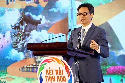 Phó Thủ tướng Vũ Đức Đam nhấn mạnh vai trò của các hiệp hội DN du lịch, lữ hành, khách sạn để sự liên kết phát triển du lịch TPHCM và Vùng Đông Bắc đi vào thực chất - Ảnh: VGP/Đình Nam