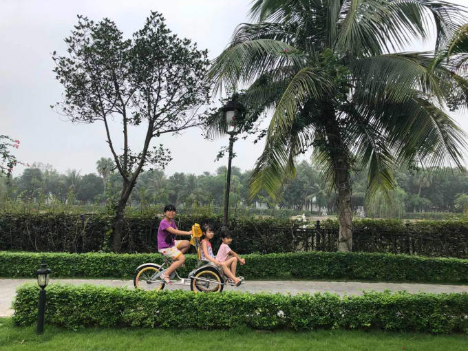 ……và không quên “pose dáng” trước ống kính máy ảnh của ba mẹ