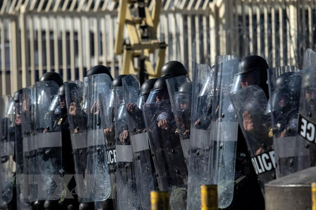 Ảnh tư liệu: Lực lượng Hải quan và biên phòng Mỹ tham gia diễn tập tại San Ysidro, biên giới Mỹ-Mexico, ngày 10/1/2019. (Nguồn: AFP/TTXVN)