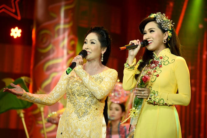 Th&aacute;i Ch&acirc;u, Hồng V&acirc;n rớt nước mắt v&igrave; con g&aacute;i danh h&agrave;i Duy Phương