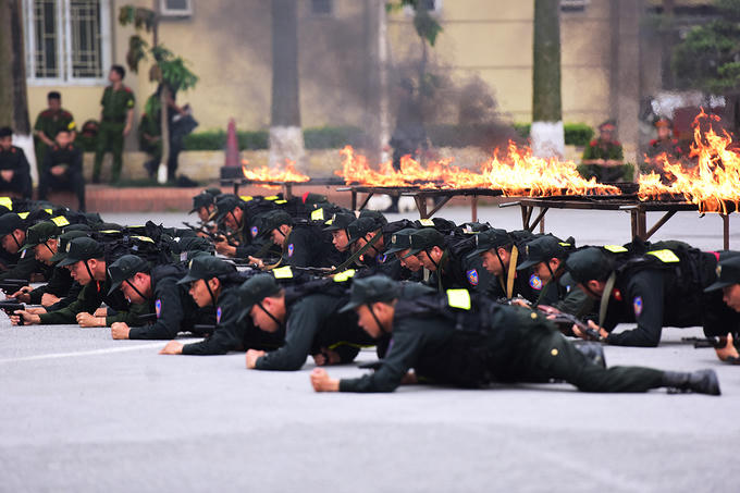 Bài tập này đòi hỏi người thực hiện phải sử dụng thành thạo các loại súng AK, tiểu liên, MT5..., biết vận dụng linh hoạt kỹ - chiến thuật trong tác chiến ở nhiều loại địa hình, địa vật như vượt tường lửa, chướng ngại vật…