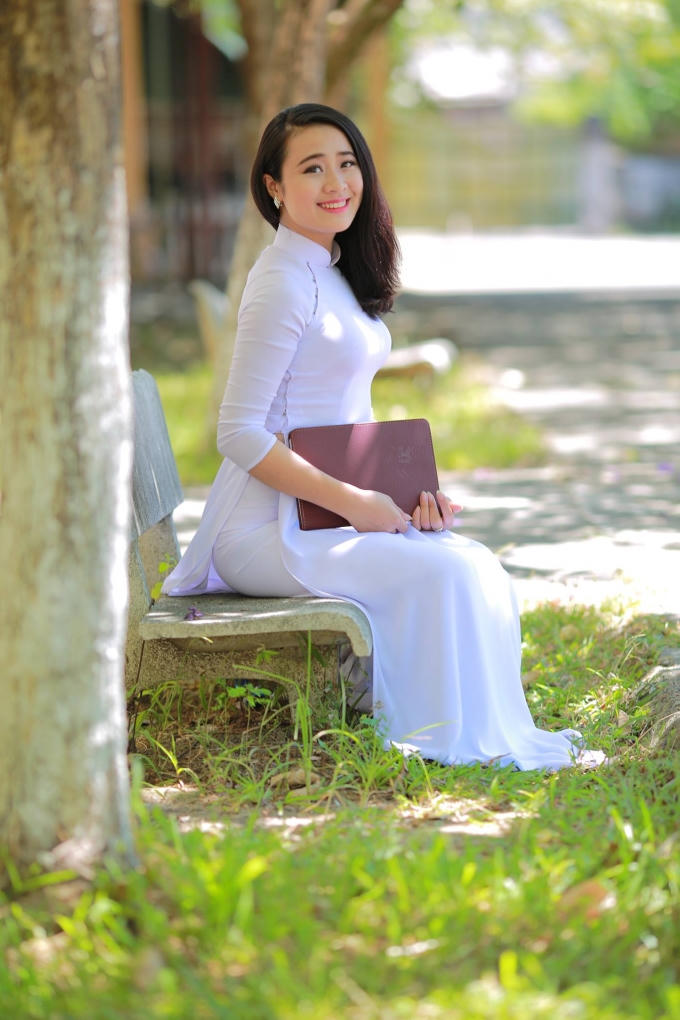 Cô nàng từng đạt giải Nữ sinh có gương mặt đẹp nhất cuộc thi Nữ sinh thanh lịch 2014 - Trường đại học Hà Tĩnh.