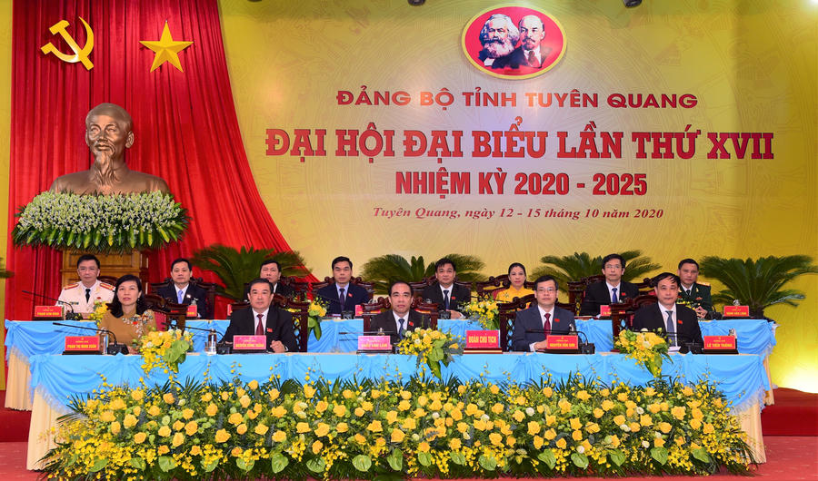 Đoàn Chủ tịch điều hành Đại hội.