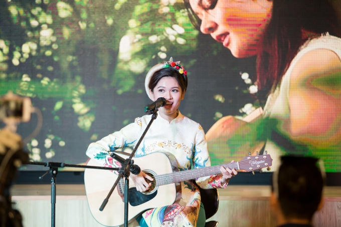 Á hậu Thùy Dung đích thực là