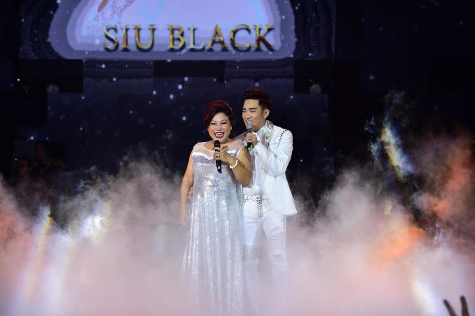 Quang Hà nắm tay Phương Thanh và Siu Black lại gần nhau trong Live Concert
