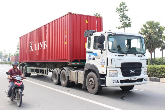 Sau khi tai nạn, xe container chạy hơn 200 mét mới dừng lại.