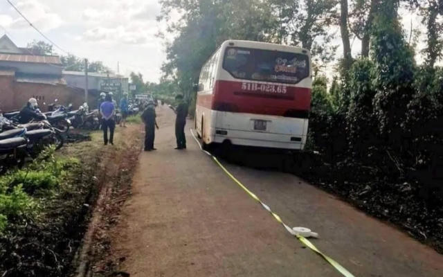 Vụ học sinh văng khỏi xe ô tô tử vong: Trường không ký hợp đồng dịch vụ đưa đón