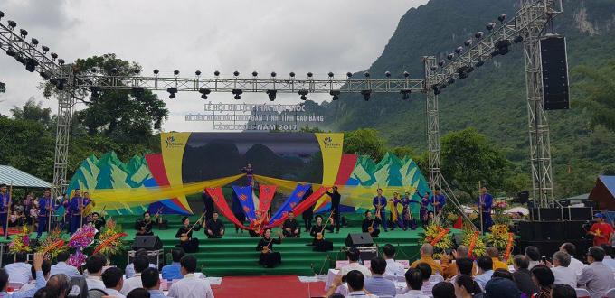 Chương trình đã diễn ra với nhiều tiết mục văn nghệ đặc sắc.