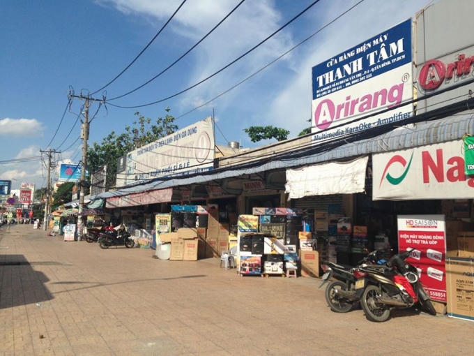 Các ki-ot Trường THPT Nguyễn Thượng Hiền đang cho thuê.