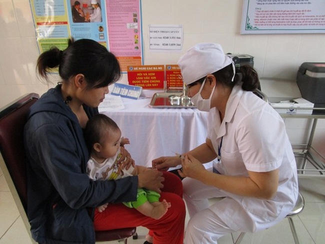 Đối tượng được đăng k&yacute; ti&ecirc;m chủng trong đợt n&agrave;y l&agrave; những trẻ đủ 2 th&aacute;ng tuổi đến đủ 2 tuổi tại thời điểm đăng k&yacute; (Ảnh minh họa: nld.com.vn).