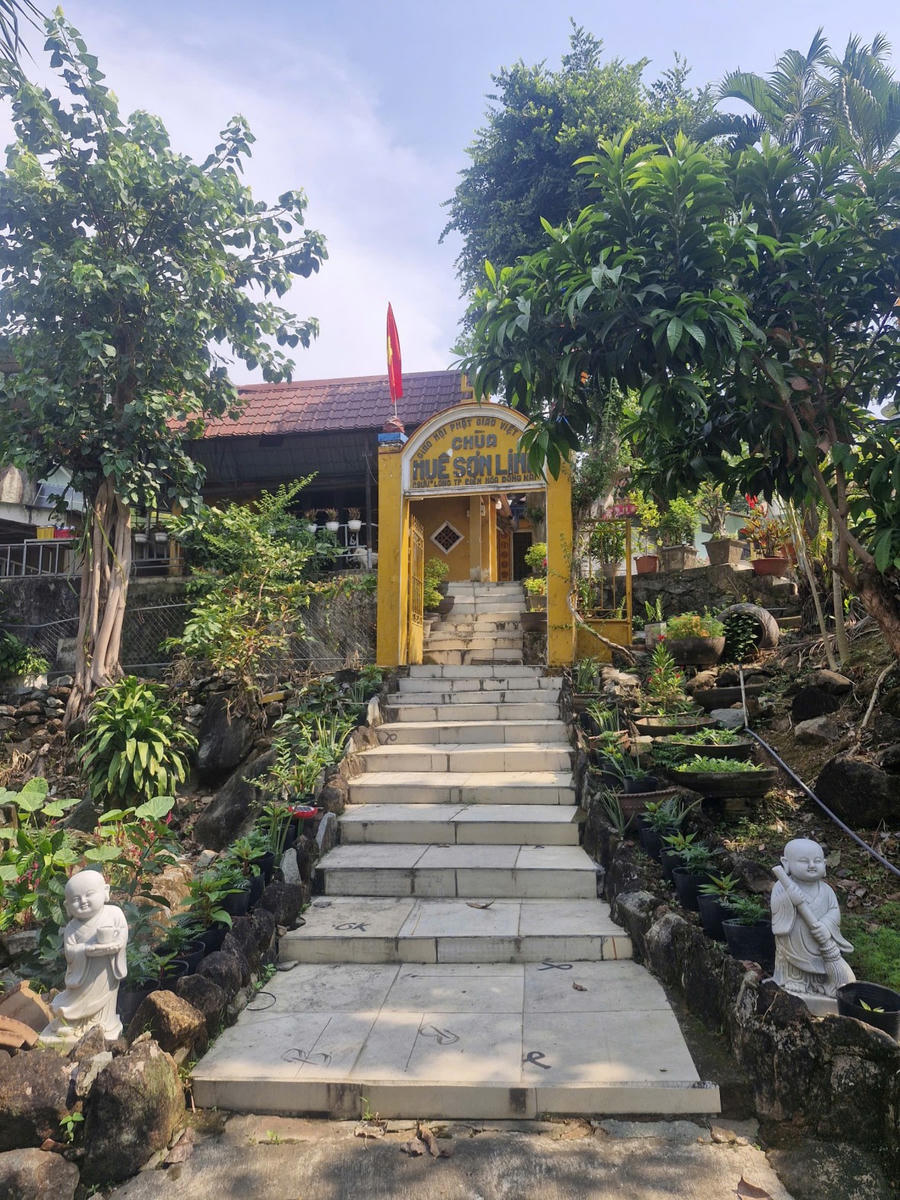 Quang cảnh chùa Huệ Sơn Linh.