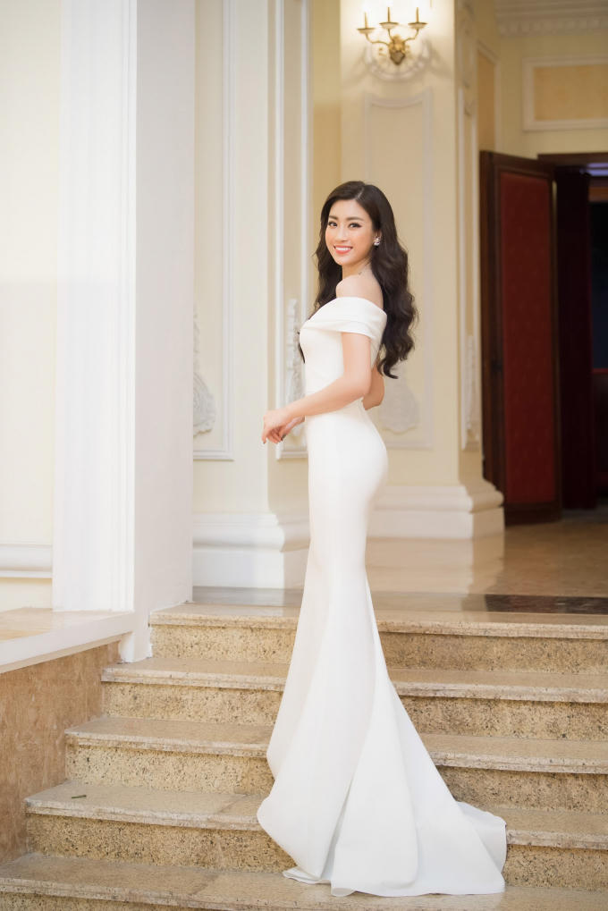 Cô luôn nỗ lực không mệt mỏi để xây dựng hình ảnh đẹp về người kế nhiệm ngôi vị Hoa hậu Việt Nam bằng lòng nhân ái, sự chân thành và gần gũi với khán giả.