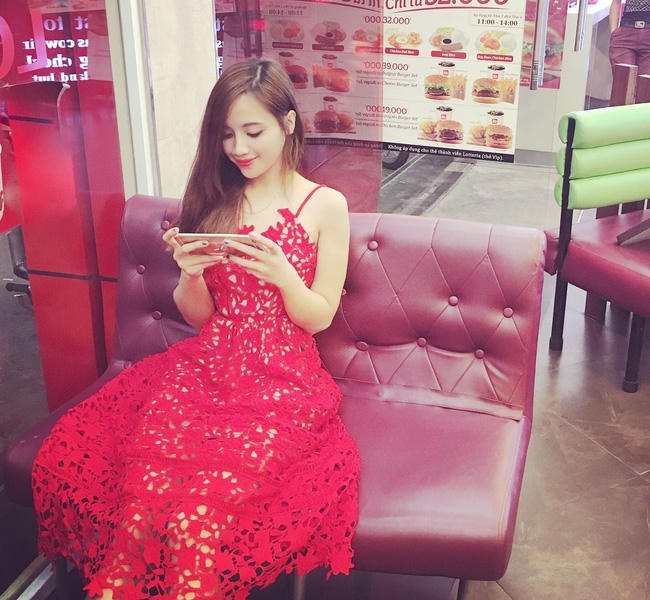 Ngắm c&aacute;c nữ CĐV xinh đẹp h&uacute;t hồn -