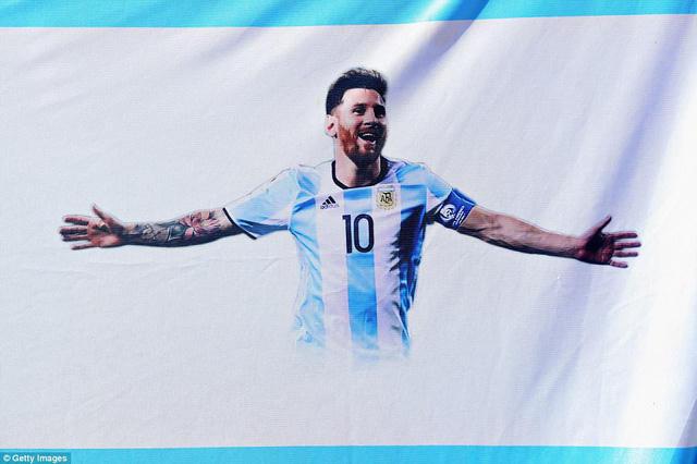 Mọi hy vọng được người Argentina đặt lên vai Messi. Ảnh: Getty Images