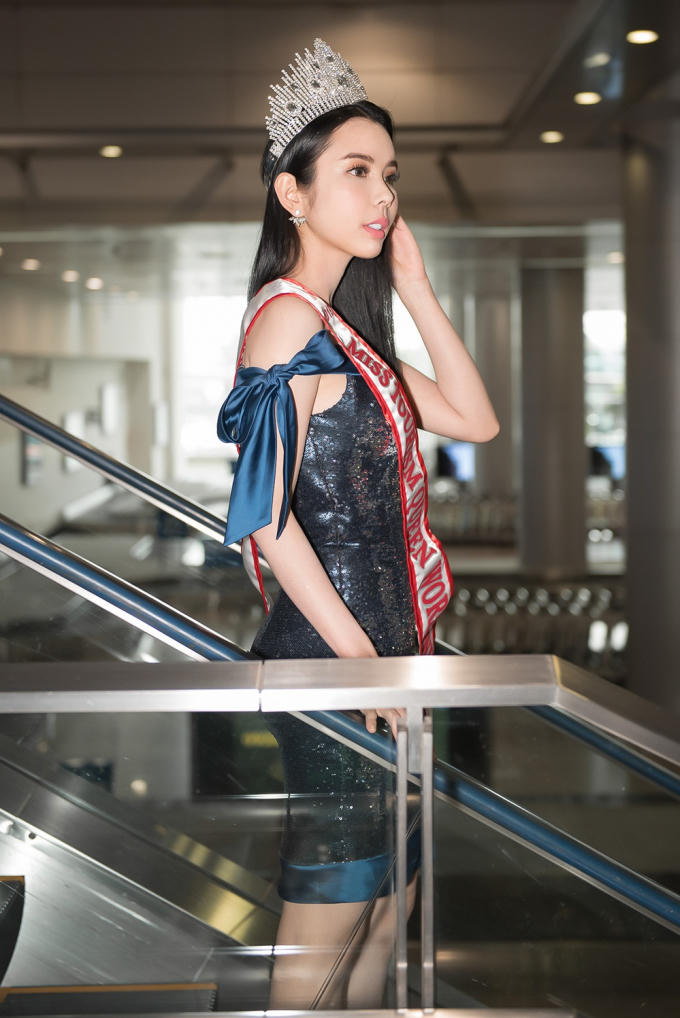 Huỳnh Vy đẹp rạng rỡ, đội vương miện Miss Tourism Queen Worldwide 2018 trở về nước