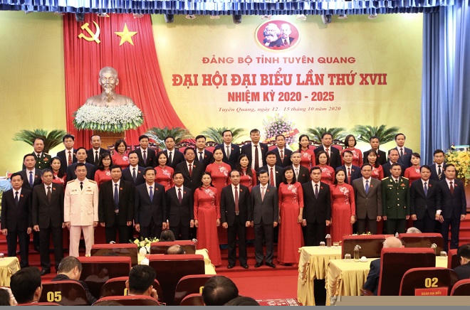 Ban Chấp hành Đảng bộ tỉnh Tuyên Quang lần thứ XVII ra mắt Đại hội