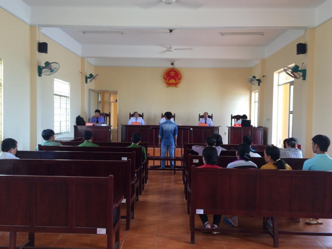 Quan cảnh phiên tòa.