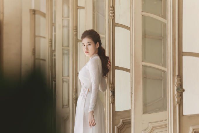 Sở hữu chiều cao 1m70 và hình thể đẹp với số đo 3 vòng 88-62-92, Diễm Trần luôn tự tin khi diện những bộ trang phục ôm sát, khoe thân hình nuột nà.