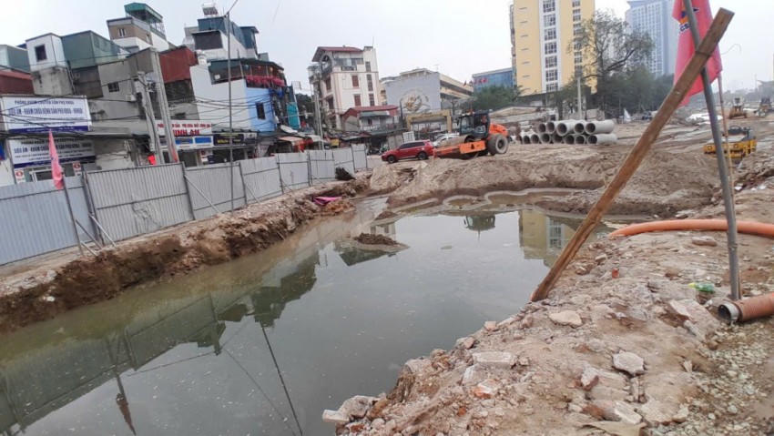 Đoạn đi qua Bệnh viện Phụ sản Hà Nội đang được san lấp tạo mặt bằng.